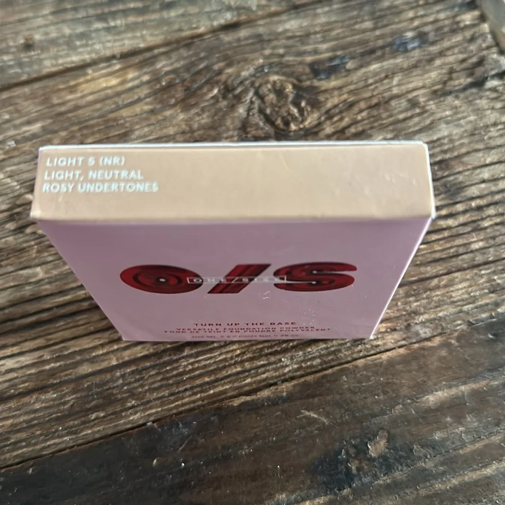 One Size O/S Powder Foundation Light 5 Turn Up The Base